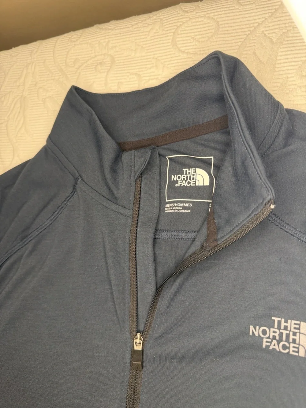 The North Face Men's Dark Navy/Black Quarter-Zip Pullover small